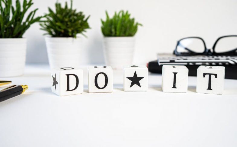 Inspiring office scene with 'Do It' blocks and plants, perfect for motivation.